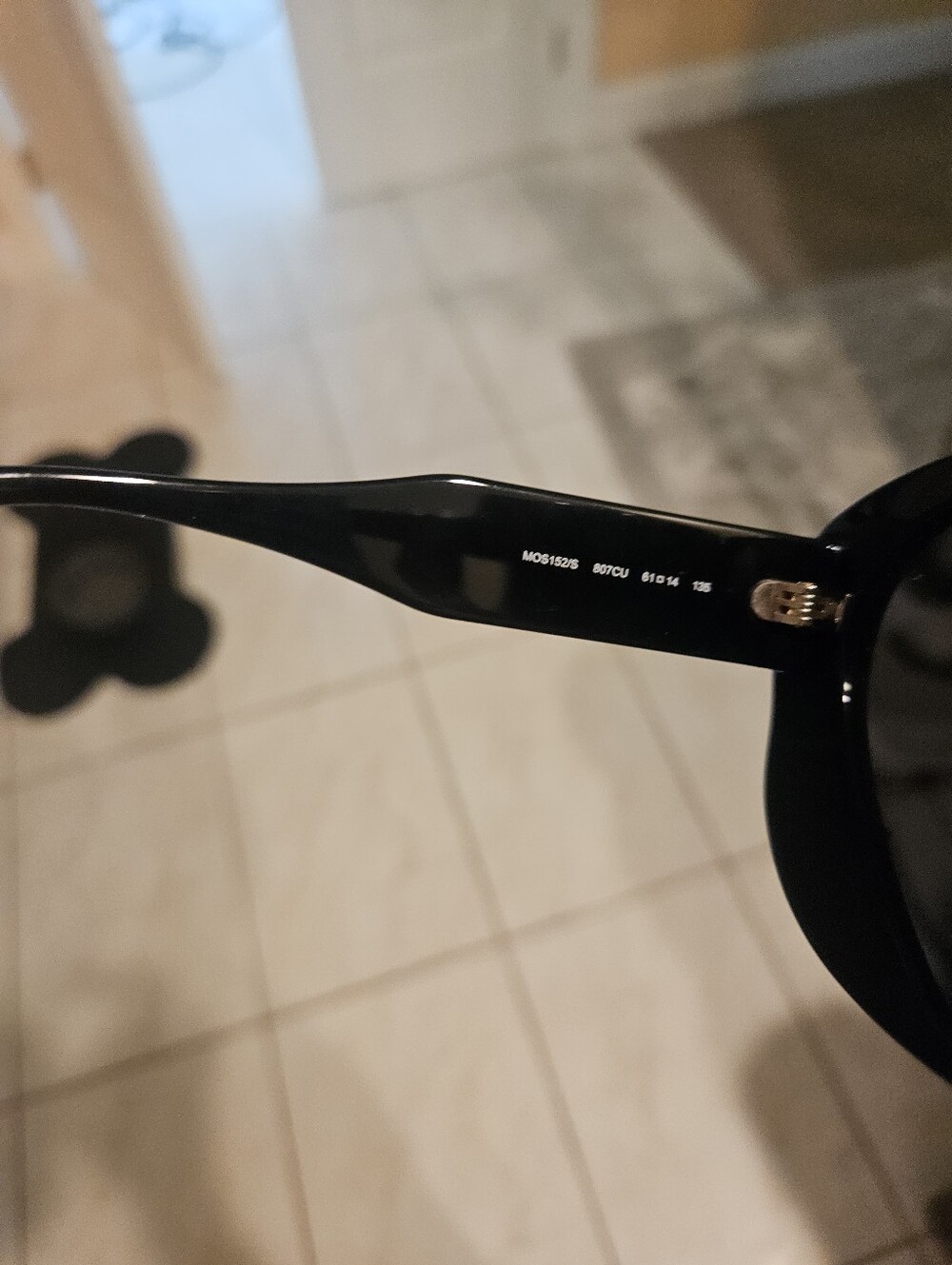 Moschino "Heart" Sunglasses. New - Picture 4 of 4